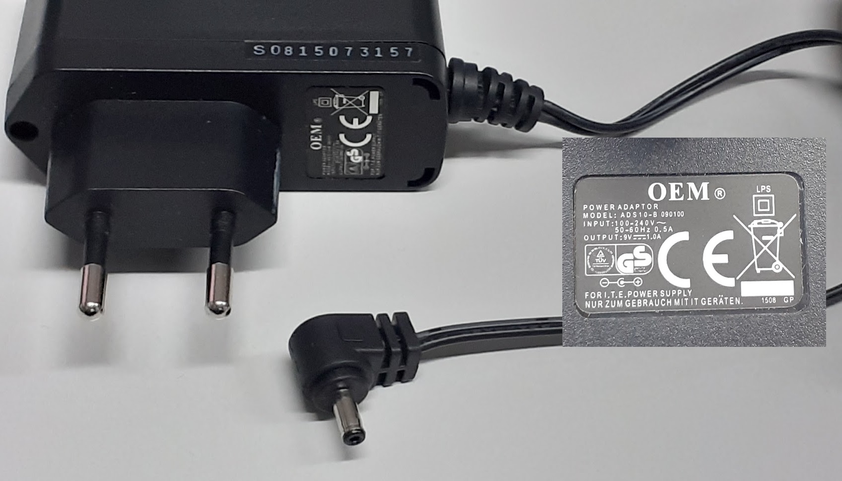 Τροφοδοτικό 9VDC 1000mA Power Supply ADS10-B 090100